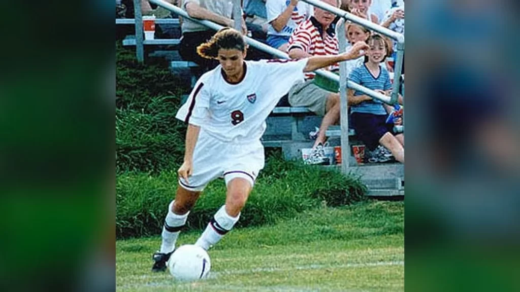 Mia Hamm, the forward who made US soccer mainstream Mia Hamm, футболистка